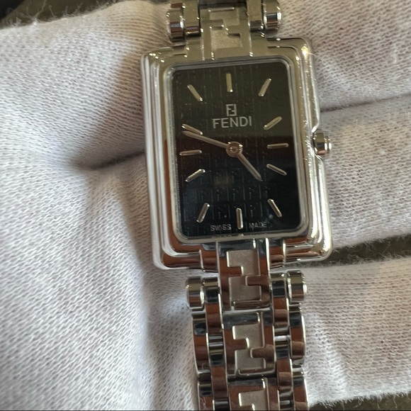 Fendi ladies watch - Picture 5 of 8